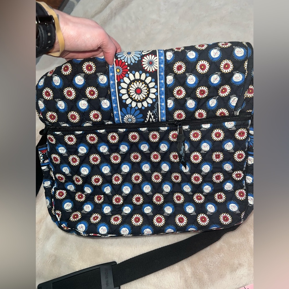 Vera Bradley messenger bag. - Picture 9 of 11